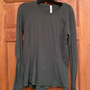 Lululemon green long sleeve tee